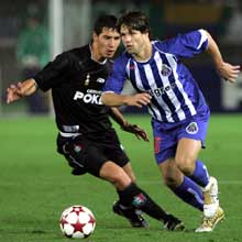 Diego, jugador del Oporto, ante el Caldas
