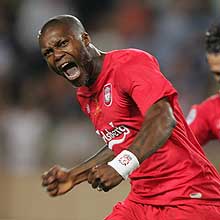 Djibril Cissé celebrando el tanto del empate del Liverpool, el primero de sus dos goles