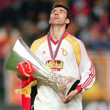 Hakan Sükür consiguió el primer título europeo para Turquía